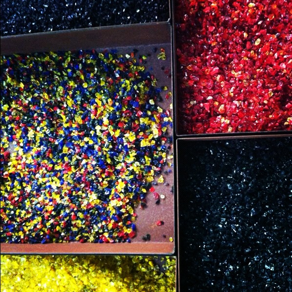 Colour crystals for the glass. 